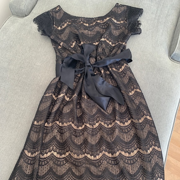 Tiffany rose maternity dress - Picture 1 of 2